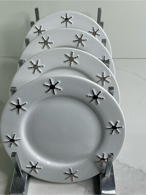 4 Snowflake Plate Set, Winter White & Chrome Mary Kay inc. Collectibles